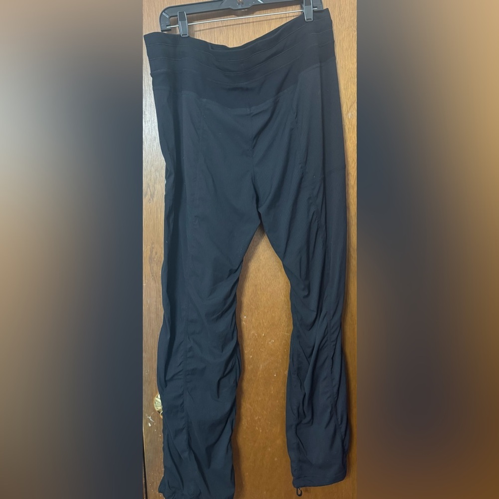 Lululemon Athletica dance studio Black Pants